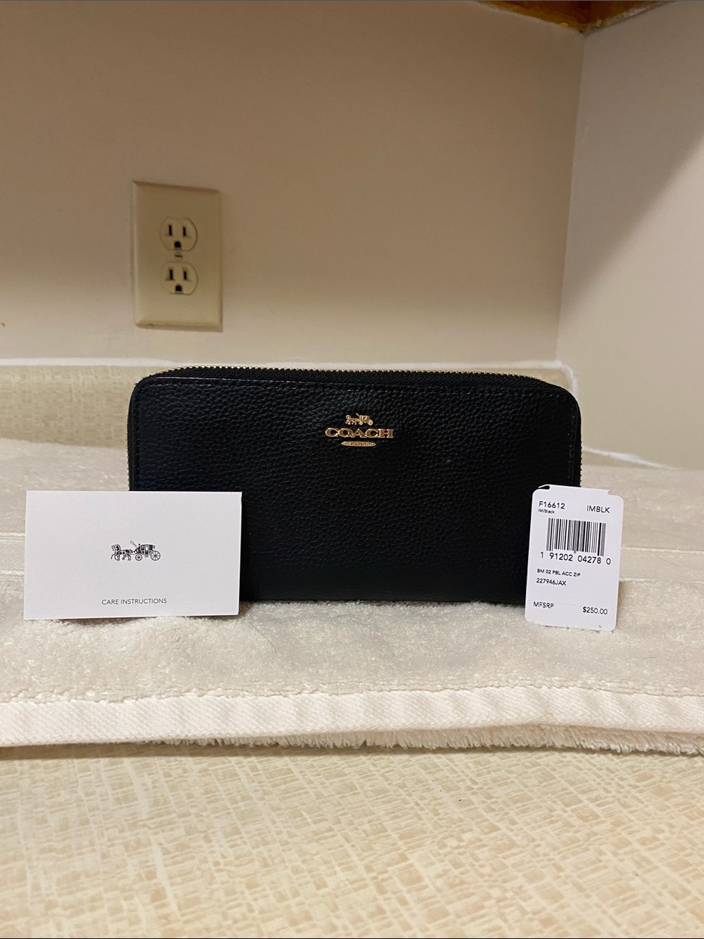 NWT COACH Black Pebbled Leather Zip Around Wallet with Gold Logo